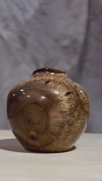 Myrtle Wood Vase with Chatoyance Figured Pattern